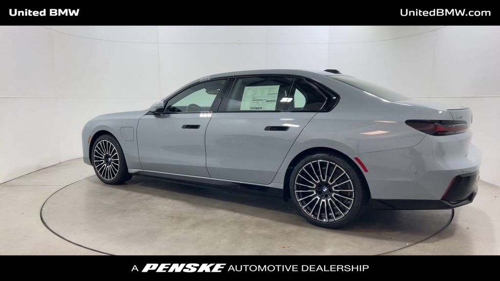 Thumbnail: 2026 BMW 7 Series - 6