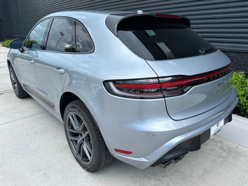 Thumbnail: 2025 Porsche Macan - 3