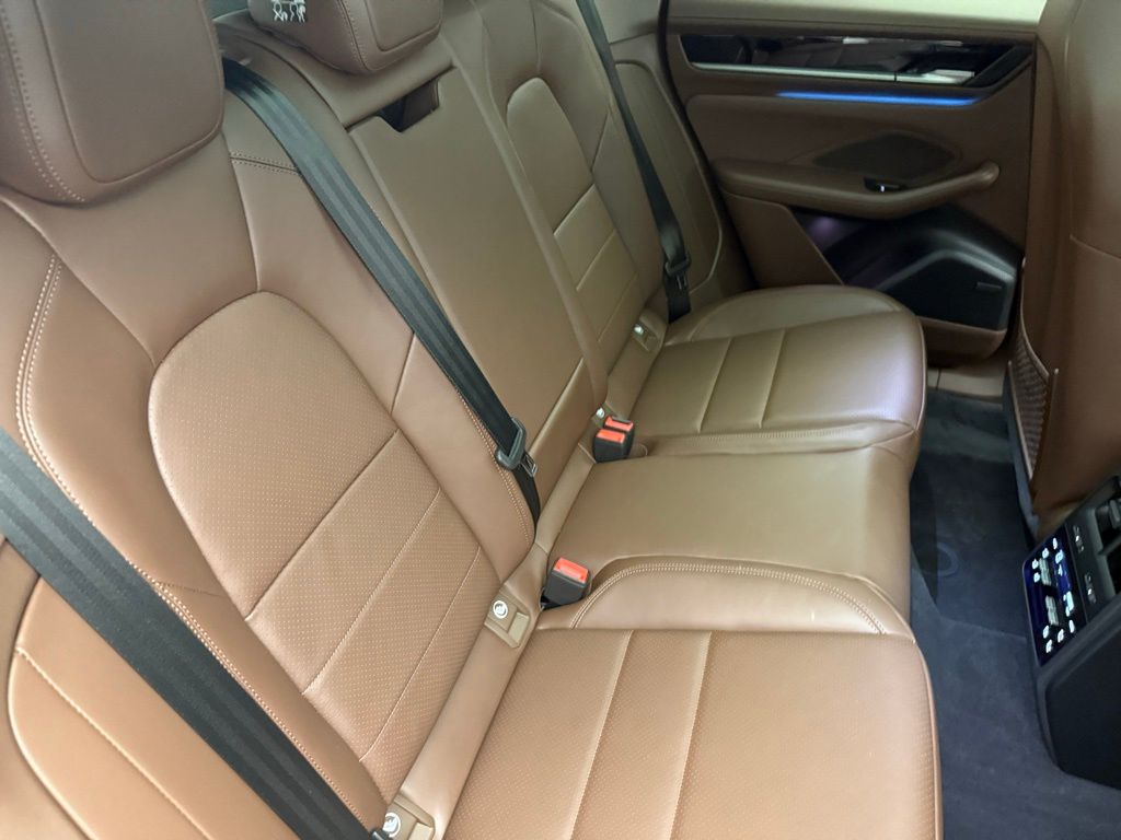 Thumbnail: 2026 Porsche Macan - 29