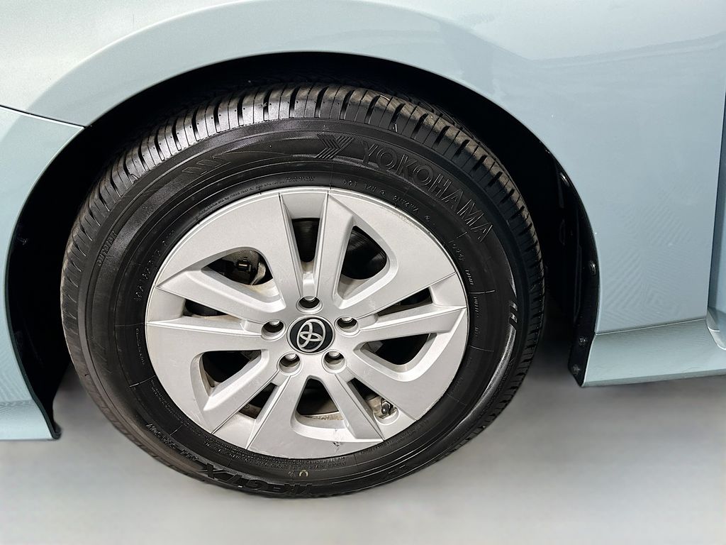 Thumbnail: 2017 Toyota Prius - 29