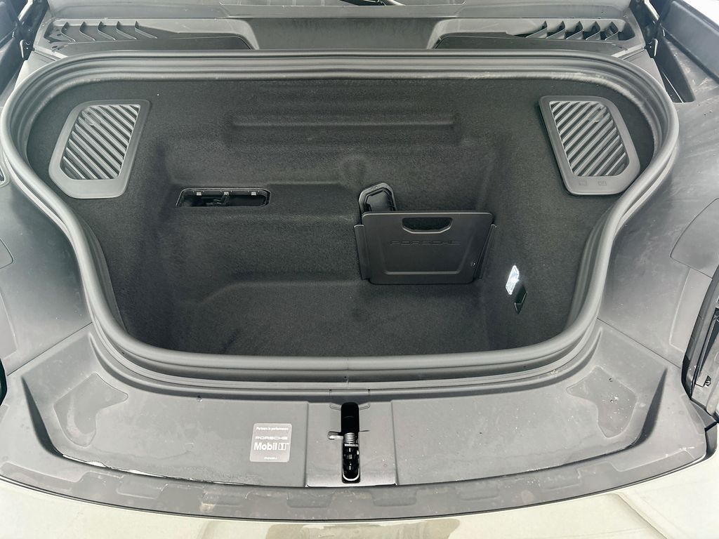 Thumbnail: 2026 Porsche Macan - 29