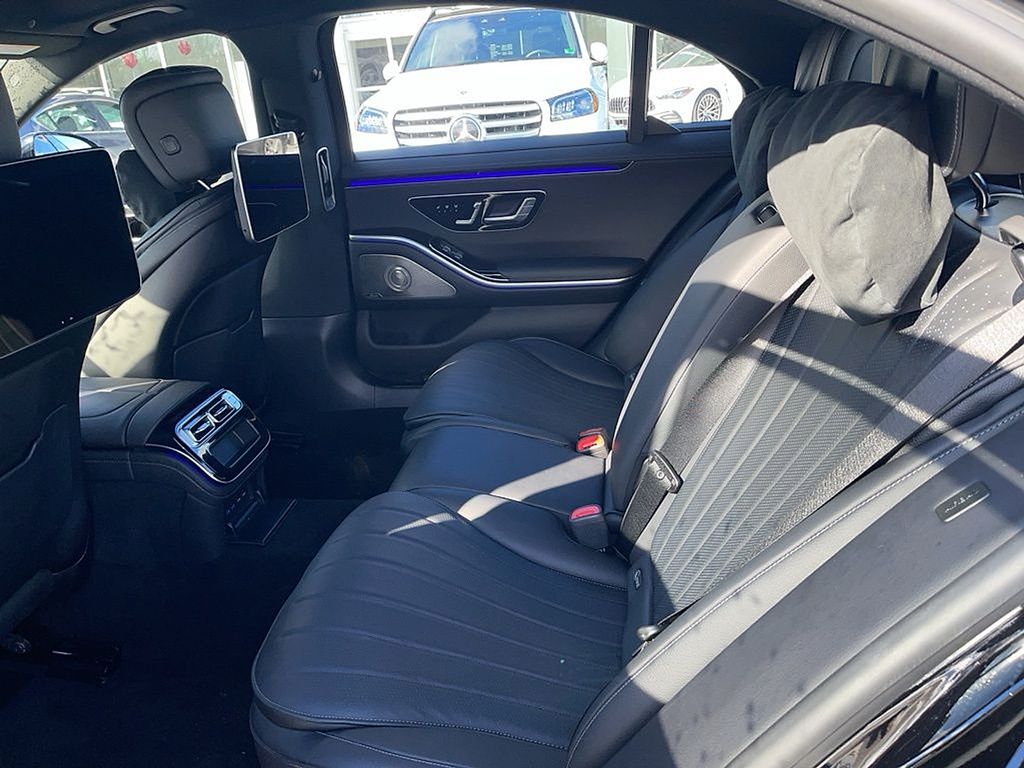 Thumbnail: 2023 Mercedes-Benz S-Class - 4