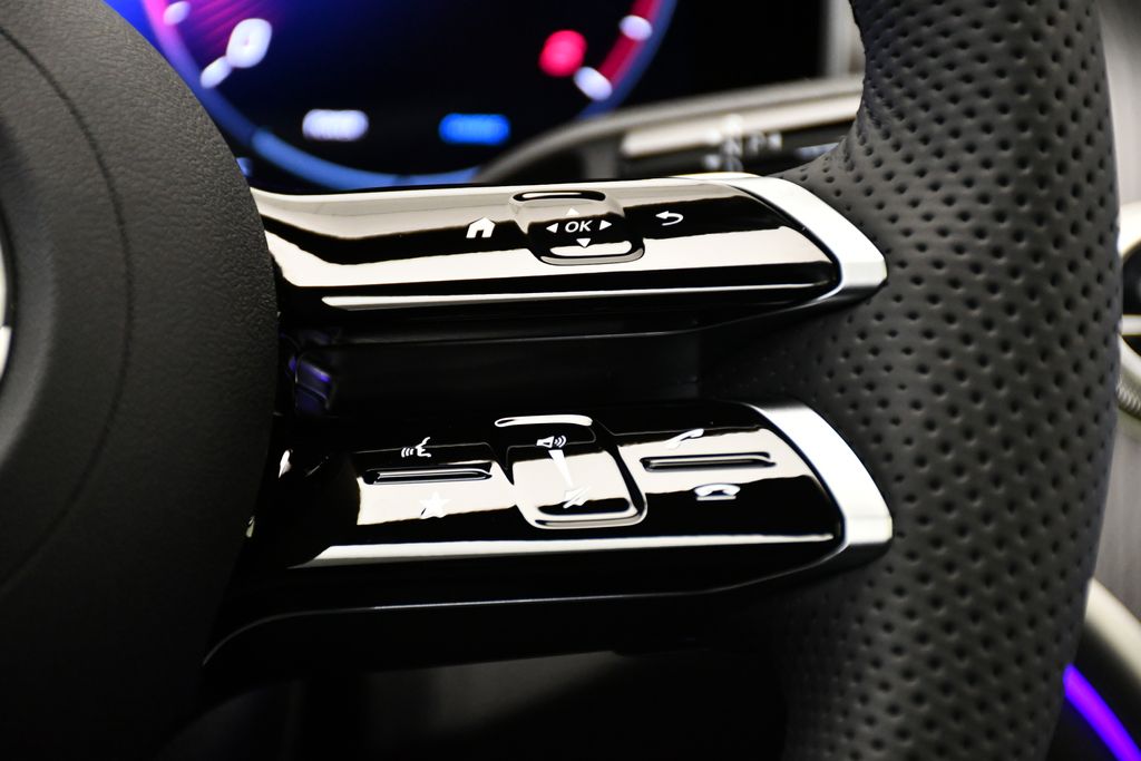 Thumbnail: 2025 Mercedes-Benz GLC - 24