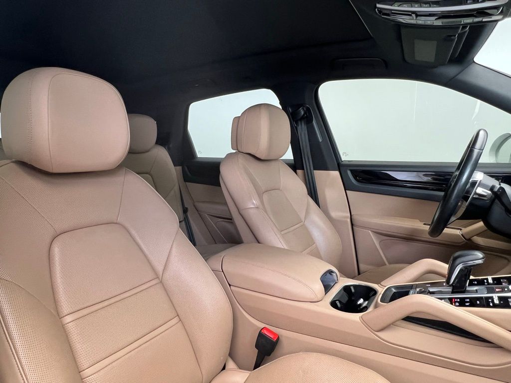 Thumbnail: 2021 Porsche Cayenne - 18