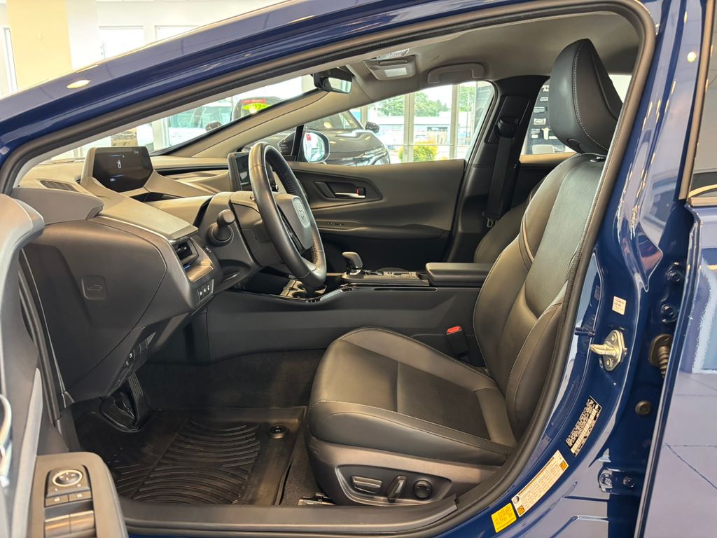 2025 Toyota Prius XLE