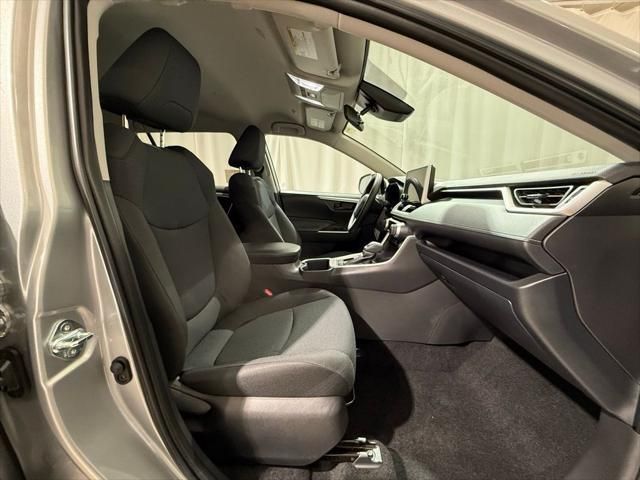 Thumbnail: 2025 Toyota RAV4 - 21