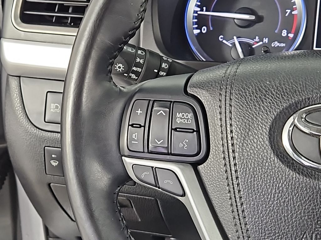 Thumbnail: 2017 Toyota Highlander - 31