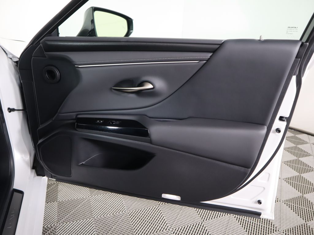 Thumbnail: 2025 Lexus ES - 26