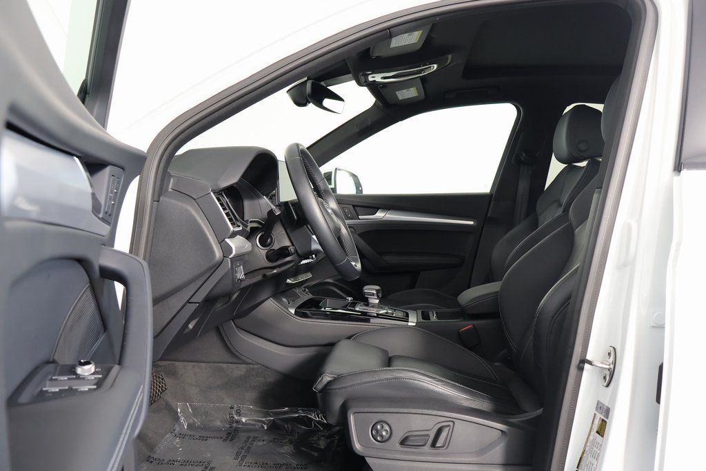 Thumbnail: 2022 Audi Q5 - 10