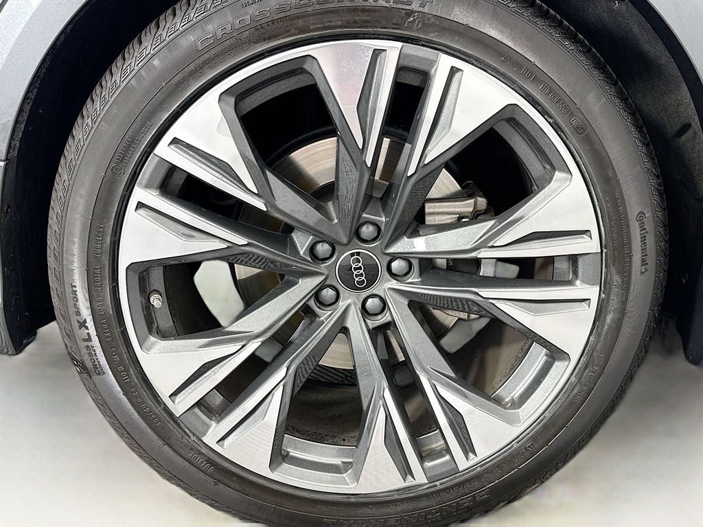 Thumbnail: 2025 Audi Q8 - 32