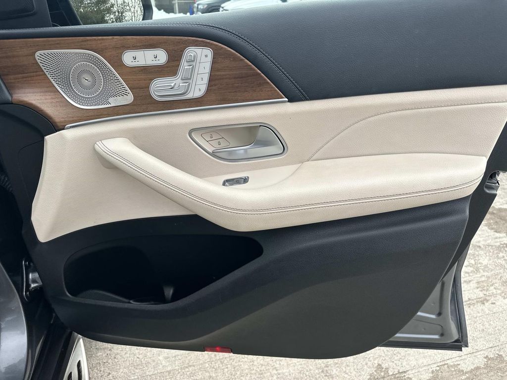 Thumbnail: 2022 Mercedes-Benz GLS - 19