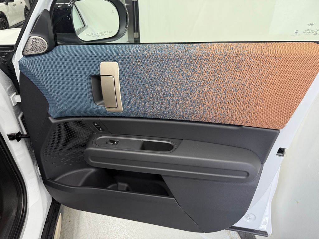 2025 MINI Cooper Countryman Base 26