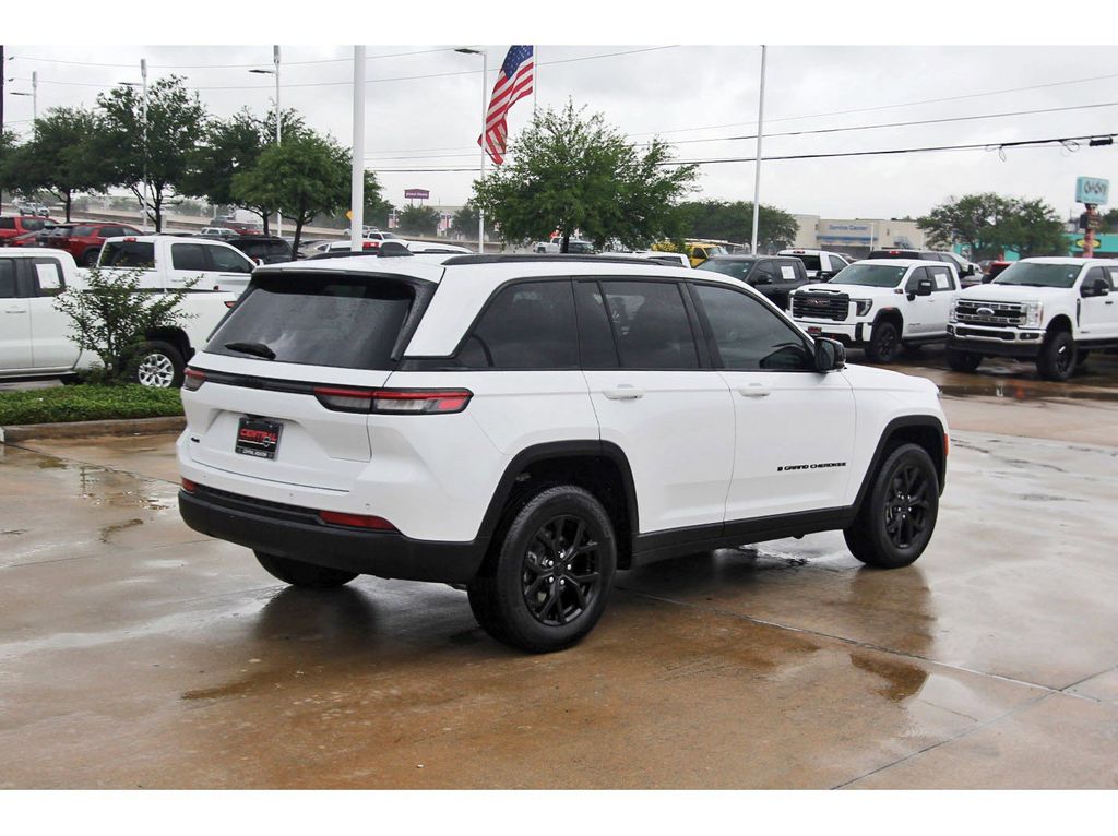2025 Jeep Grand Cherokee Altitude - 4