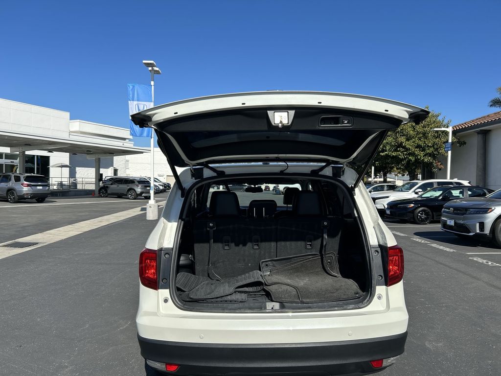 Thumbnail: 2017 Honda Pilot - 25