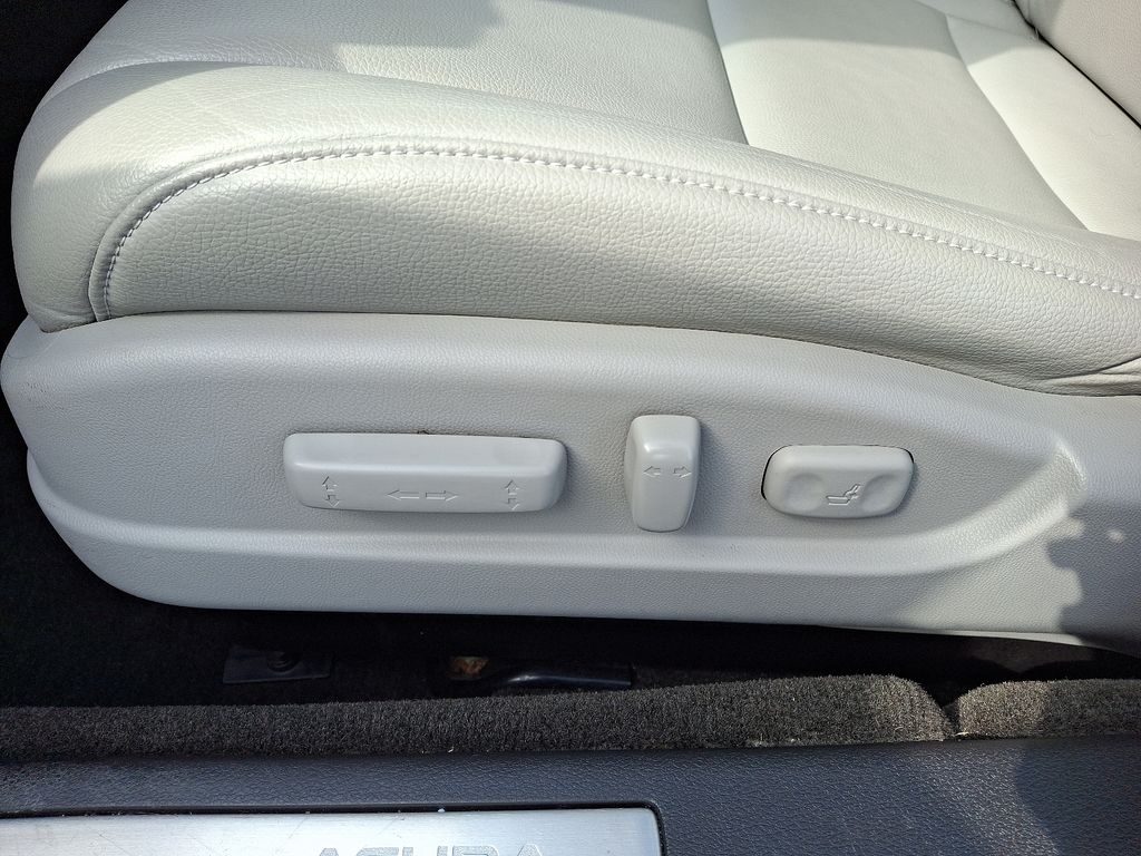 2017 Acura TLX Base 16