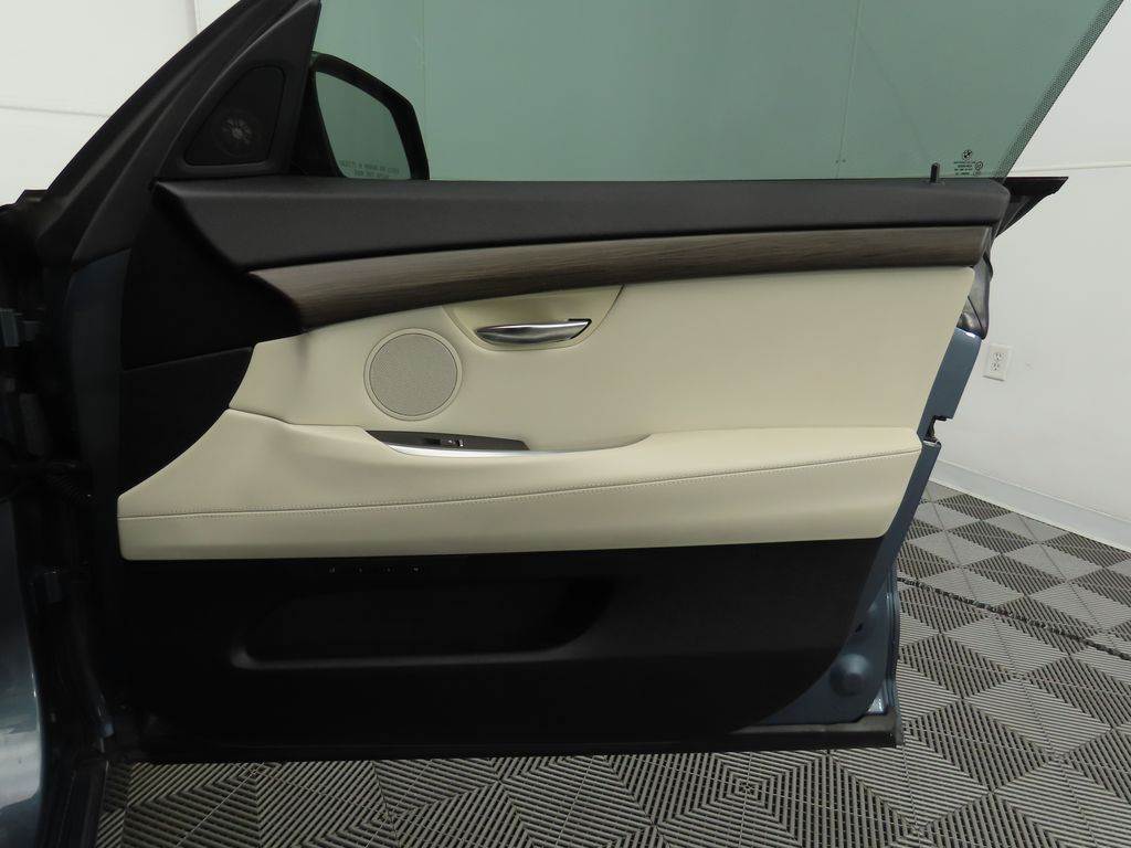 2010 BMW 5 Series 535i 25