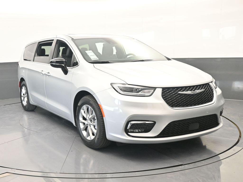 New 2026 Silver Mist Clearcoat Chrysler Limited image 9