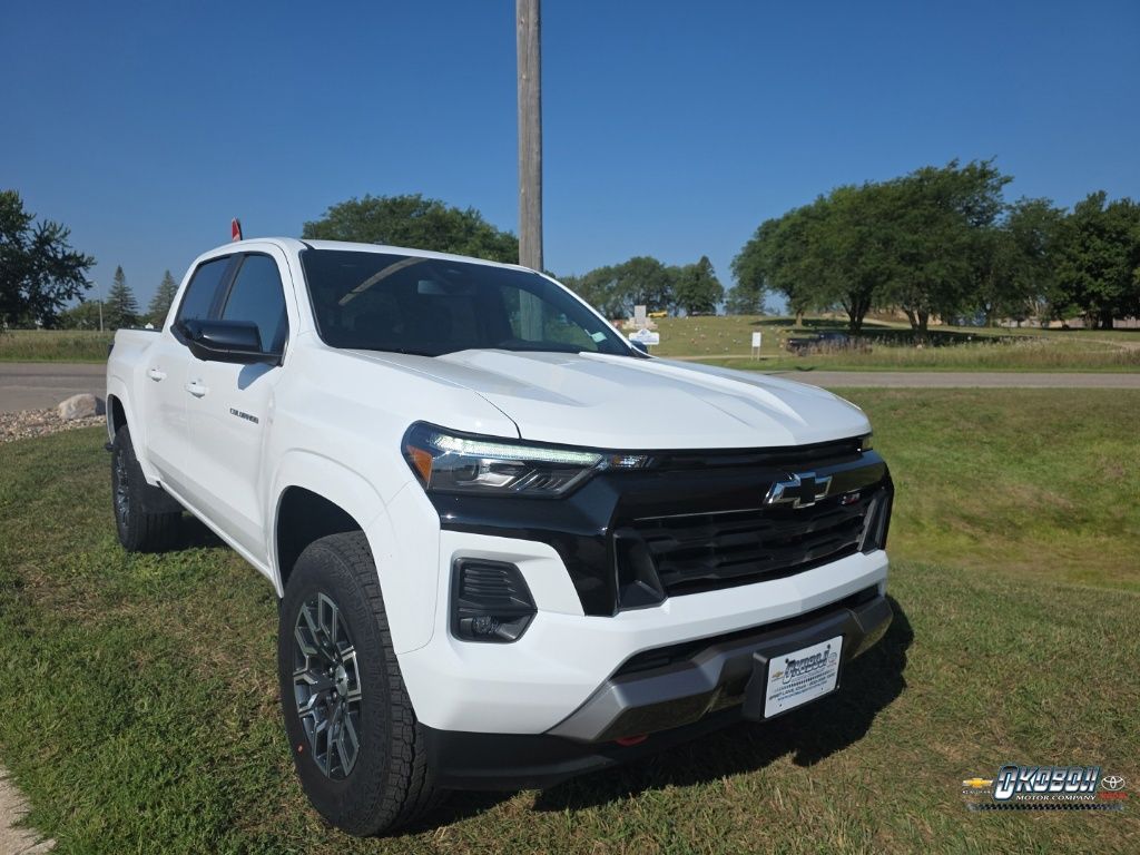 Summit White 2026 Chevrolet Colorado Pickup Truck Four-Wheel Drive 8-Speed Automatic