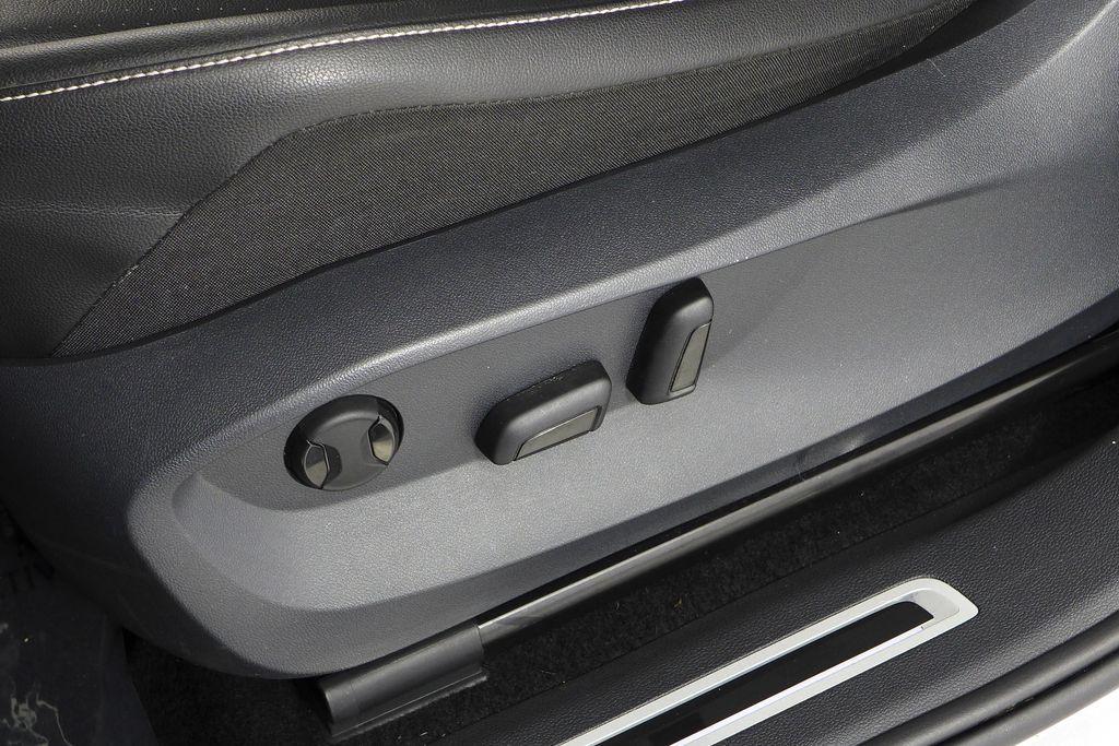 Thumbnail: 2022 Volkswagen Tiguan - 23