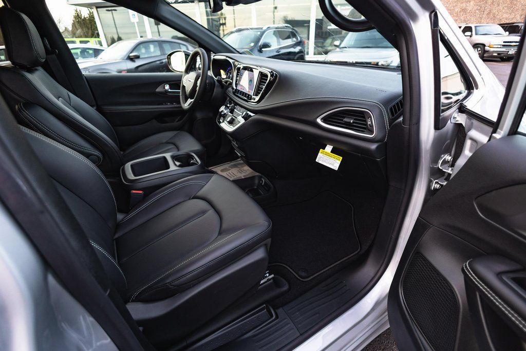 2026 Chrysler Pacifica Select thumbnail 27