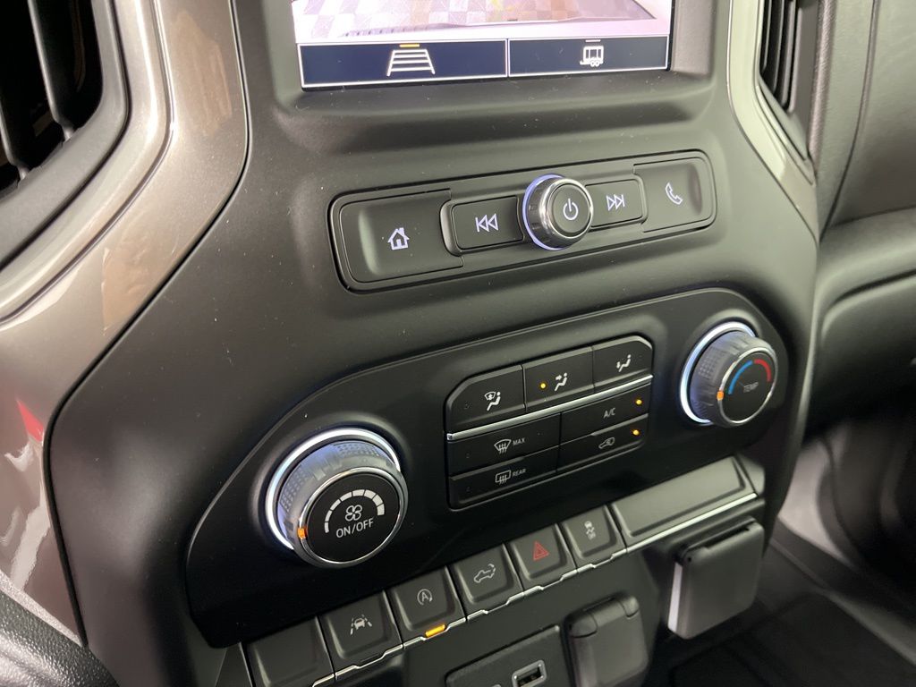 Thumbnail: 2026 Chevrolet Silverado 1500 - 32