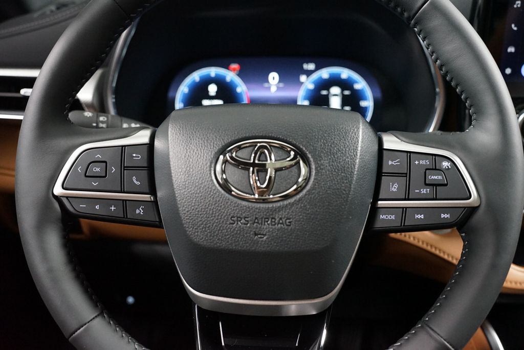 Thumbnail: 2026 Toyota Highlander - 13