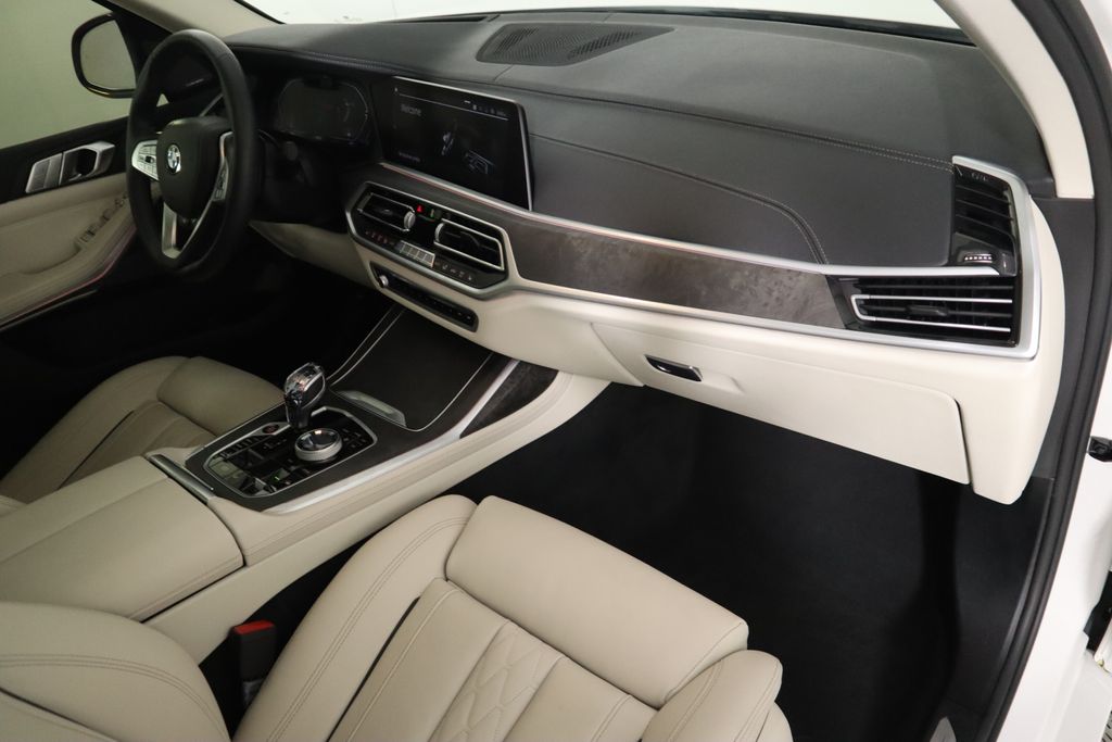 2022 BMW X7 xDrive40i 18