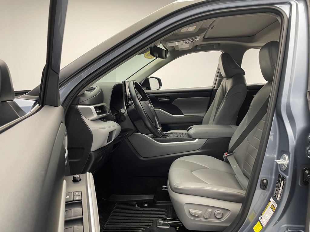 Thumbnail: 2021 Toyota Highlander - 12