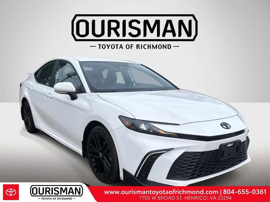 2025 Toyota Camry SE FWD