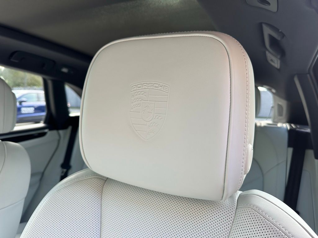 Thumbnail: 2022 Porsche Macan - 24