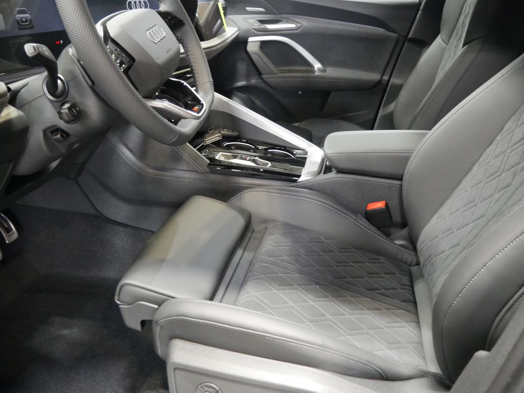 Thumbnail: 2026 Audi SQ5 - 15