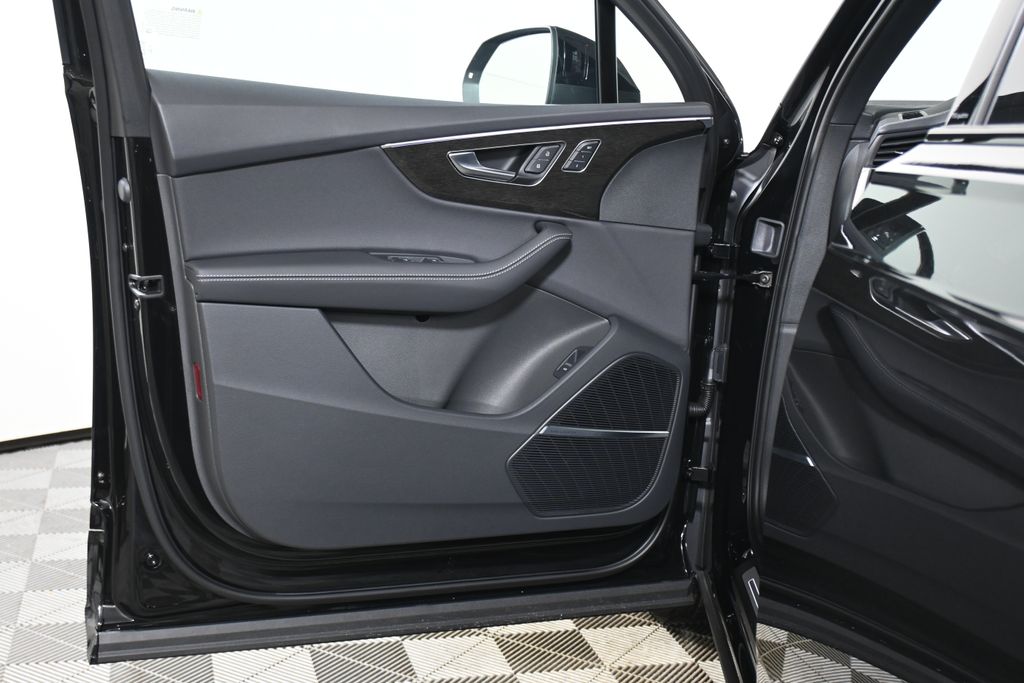 Thumbnail: 2026 Audi Q7 - 21