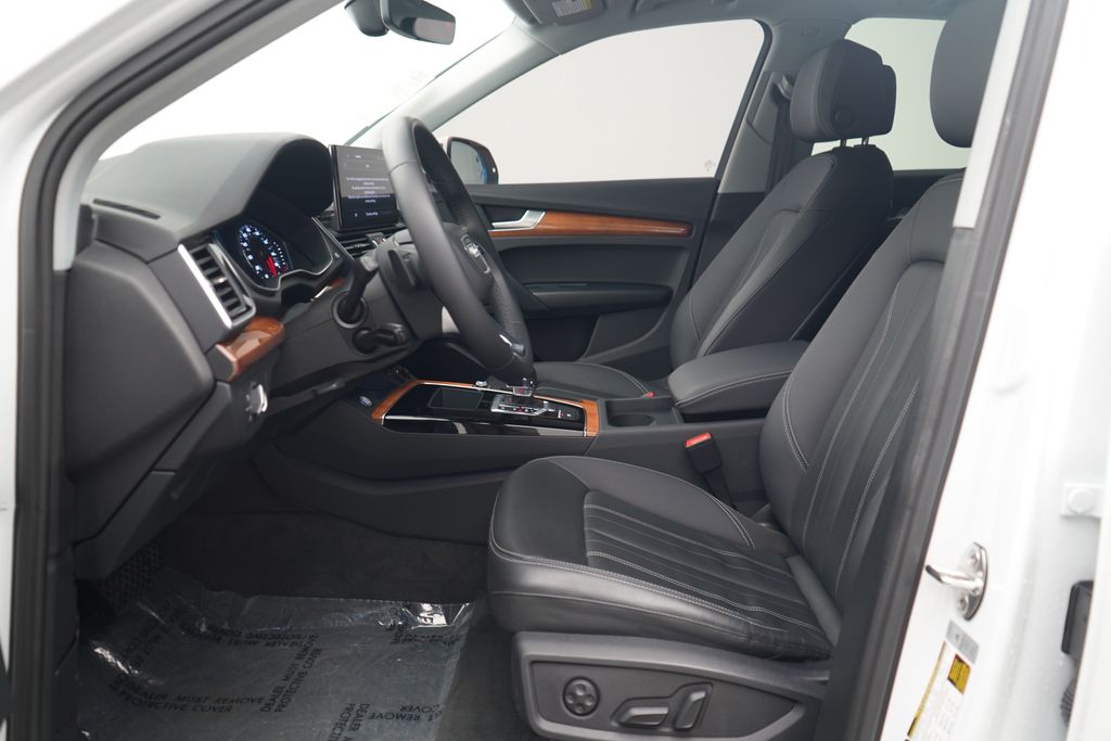 Thumbnail: 2023 Audi Q5 - 6
