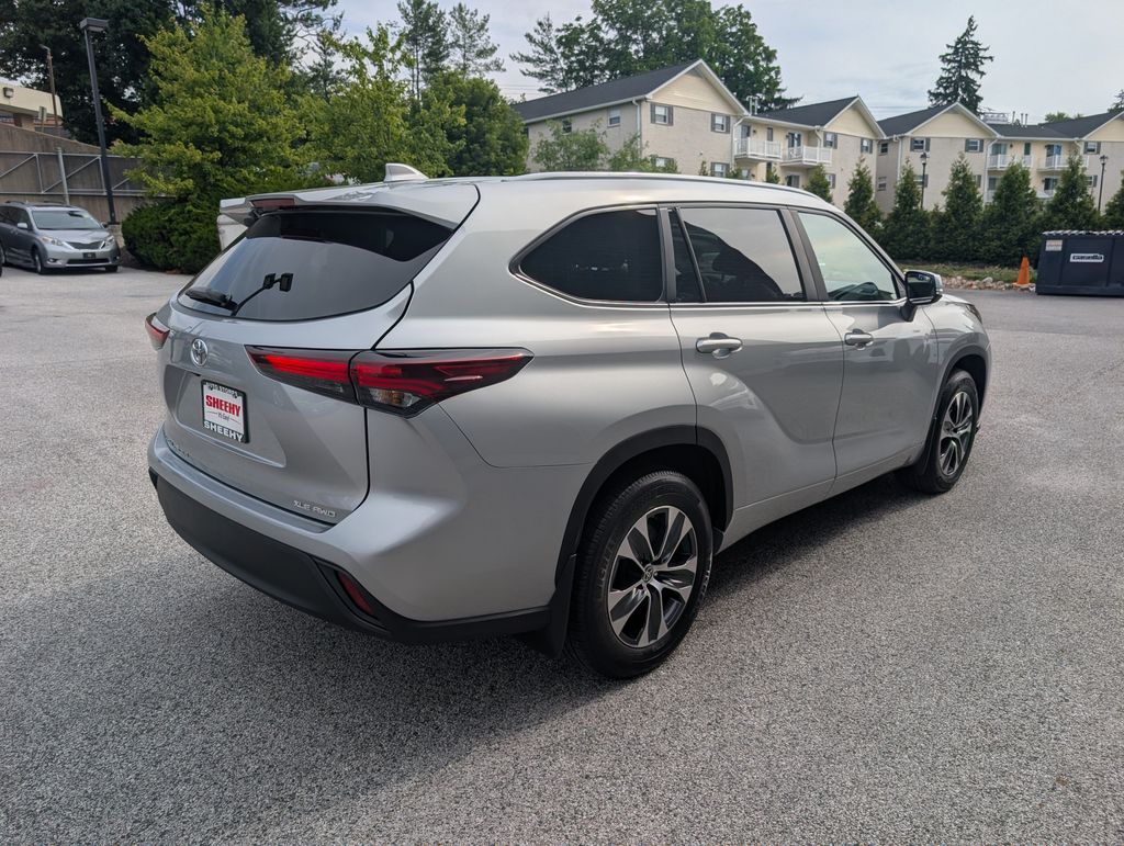 Used 2025 Silver Toyota XLE image 28