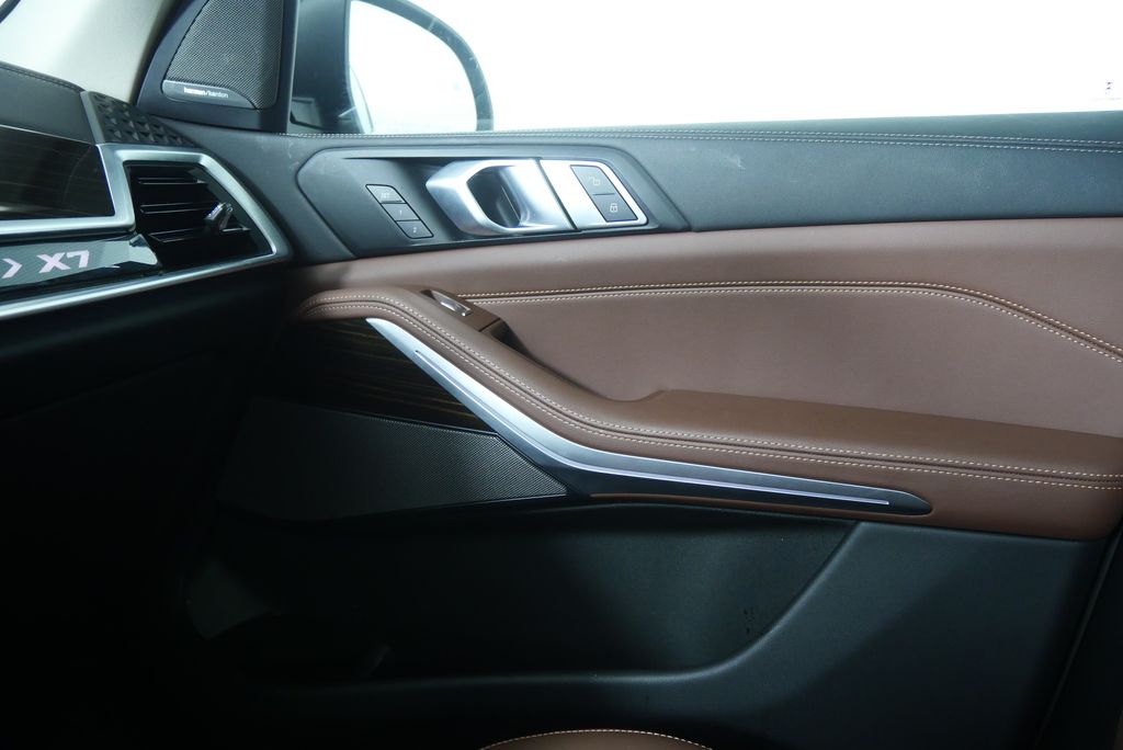 Thumbnail: 2025 BMW X7 - 27