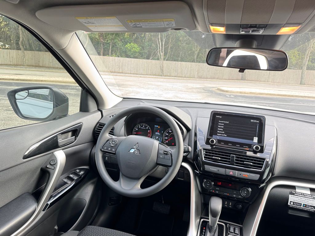2025 Mitsubishi Eclipse Cross LE photo 19