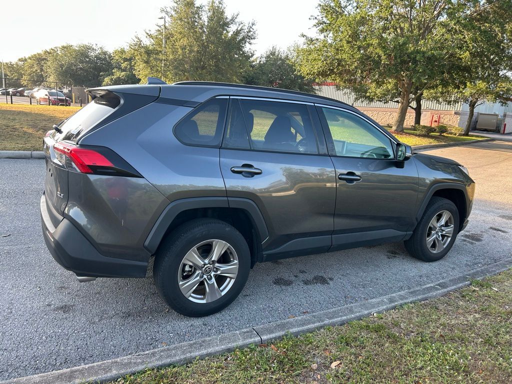 2023 Toyota RAV4 XLE 5