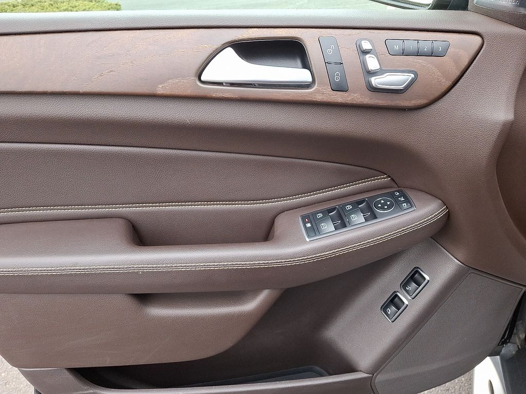 Thumbnail: 2019 Mercedes-Benz GLS - 14