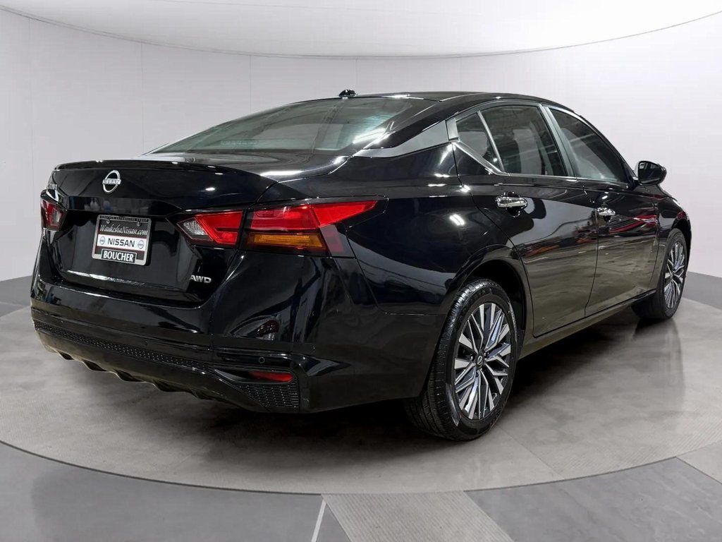 Certified Used 2025 Super Black Nissan 2.5 SV image 3