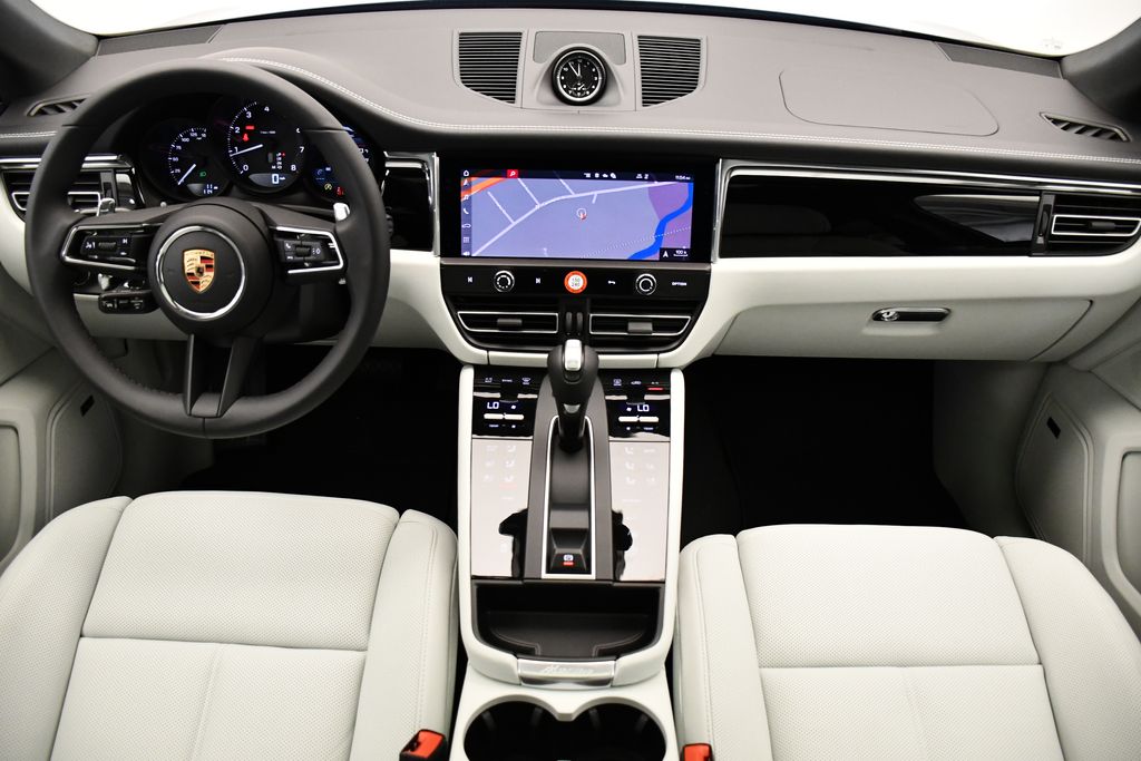 Thumbnail: 2025 Porsche Macan - 23