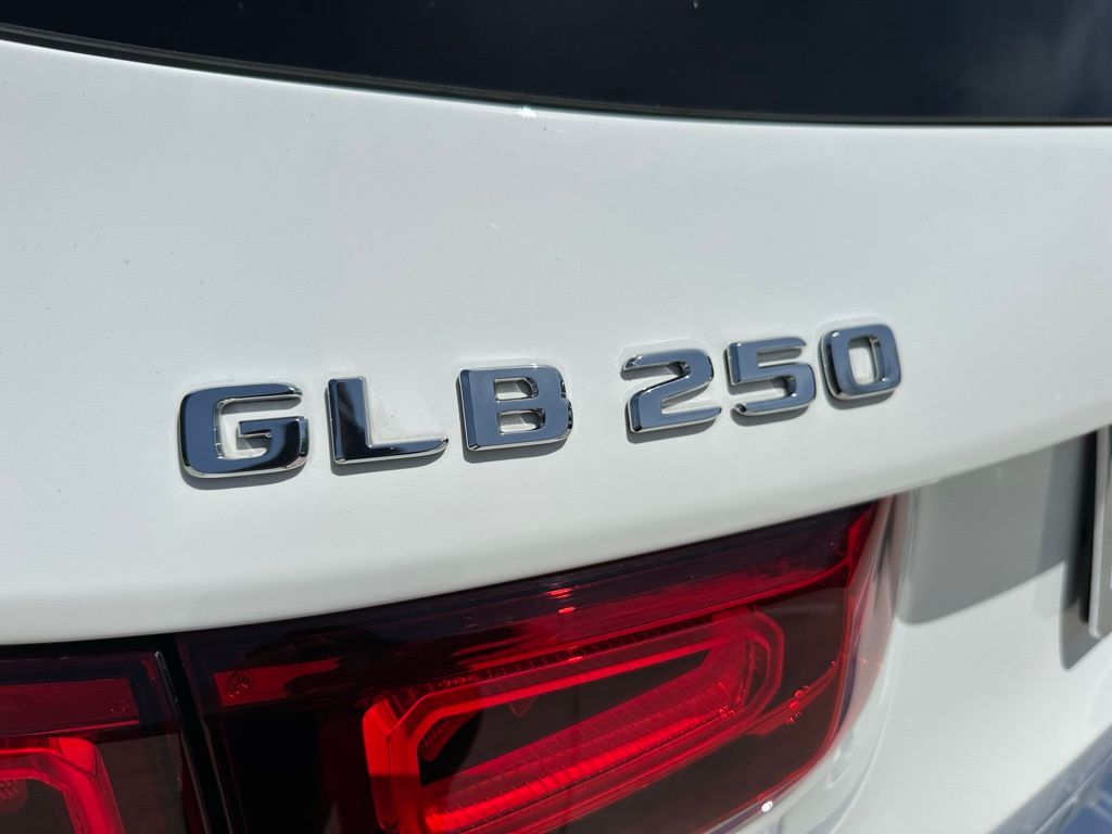 Thumbnail: 2023 Mercedes-Benz GLB - 13