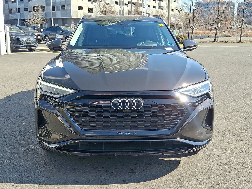 Thumbnail: 2024 Audi Q8 e-tron - 2