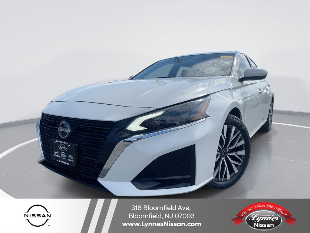 Pearl White Tricoat 2023 Nissan Altima 2.5 SV FWD Sedan Front-Wheel Drive Continuously Variable Transmission