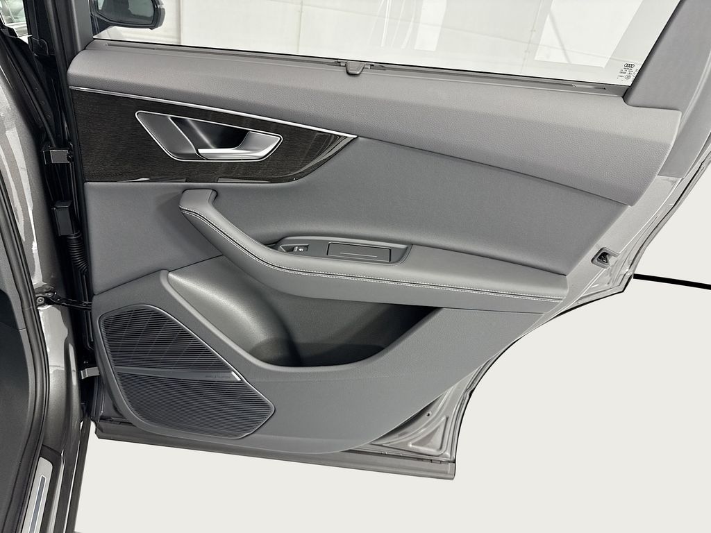 Thumbnail: 2026 Audi Q7 - 28