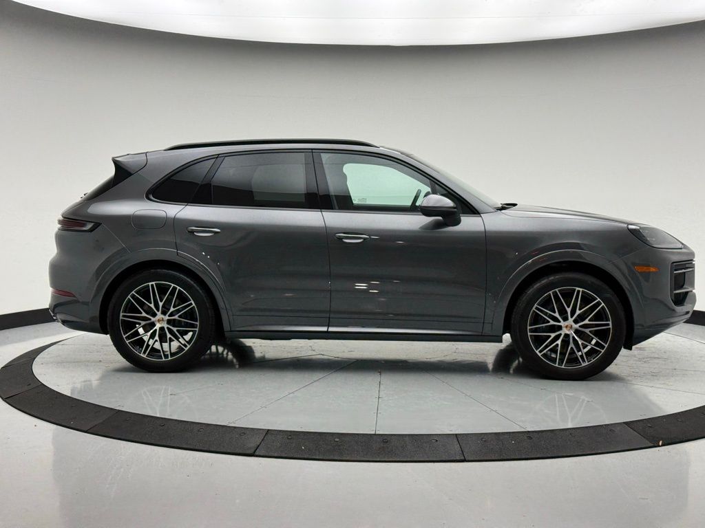 Thumbnail: 2025 Porsche Cayenne - 10