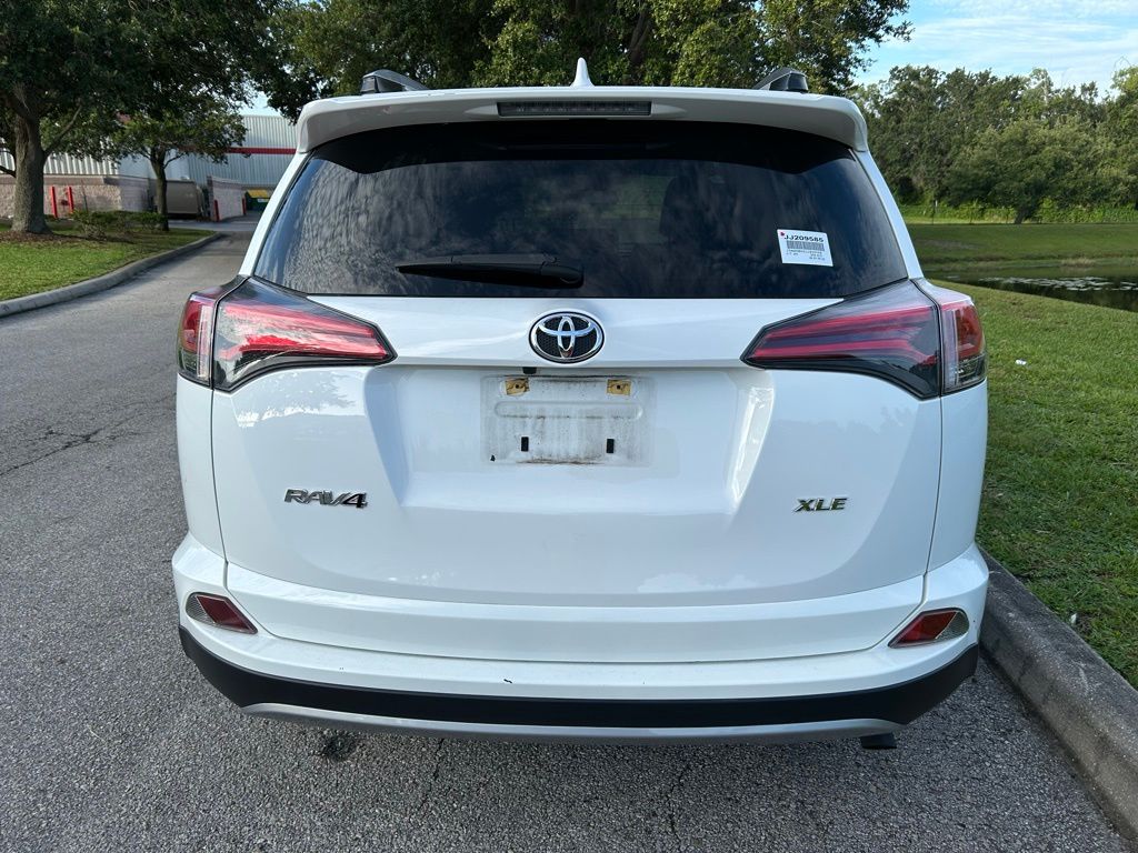 Thumbnail: 2018 Toyota RAV4 - 4