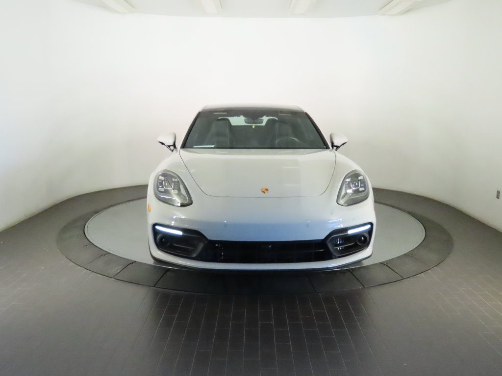 Thumbnail: 2023 Porsche Panamera - 10