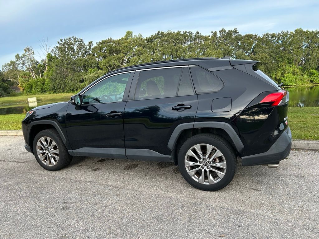 Thumbnail: 2021 Toyota RAV4 - 3