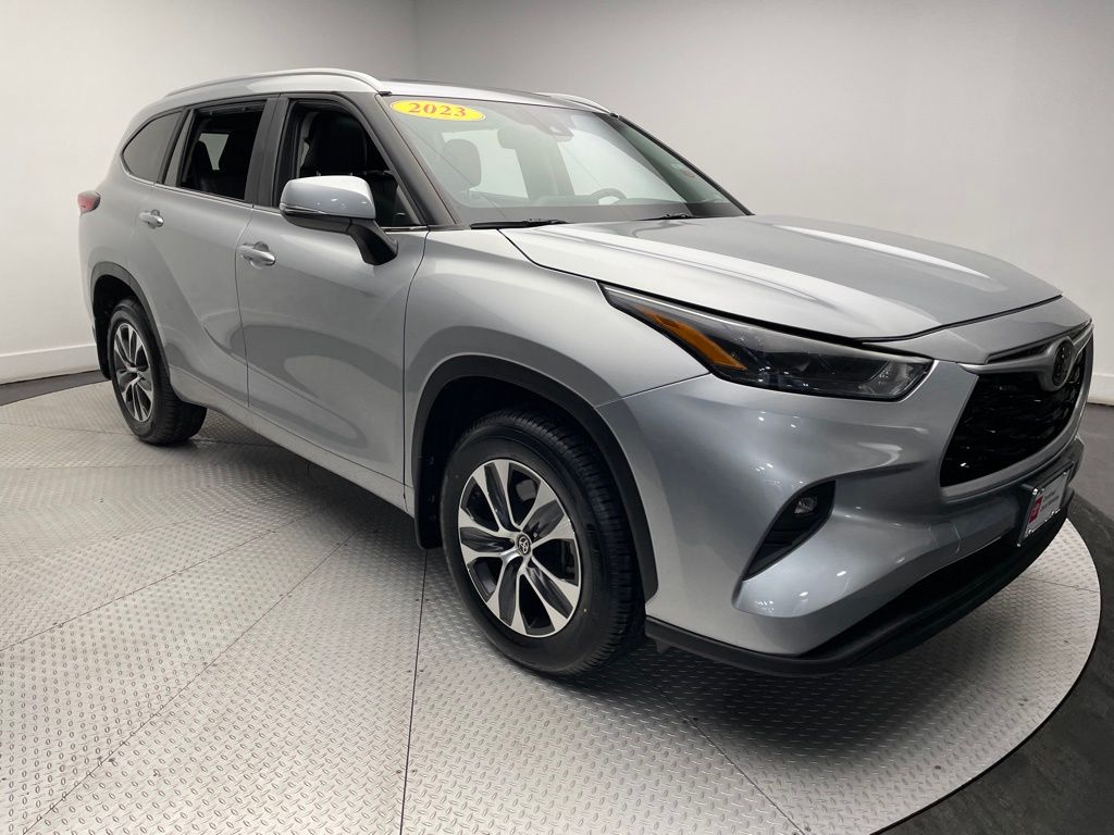 2023 Toyota Highlander XLE 3