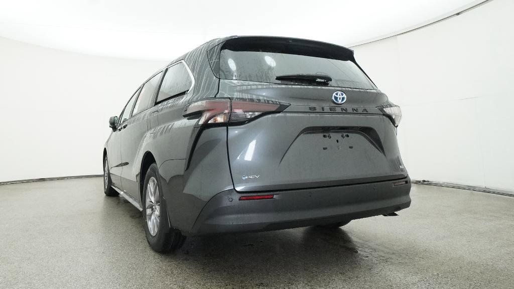 Thumbnail: 2025 Toyota Sienna - 15